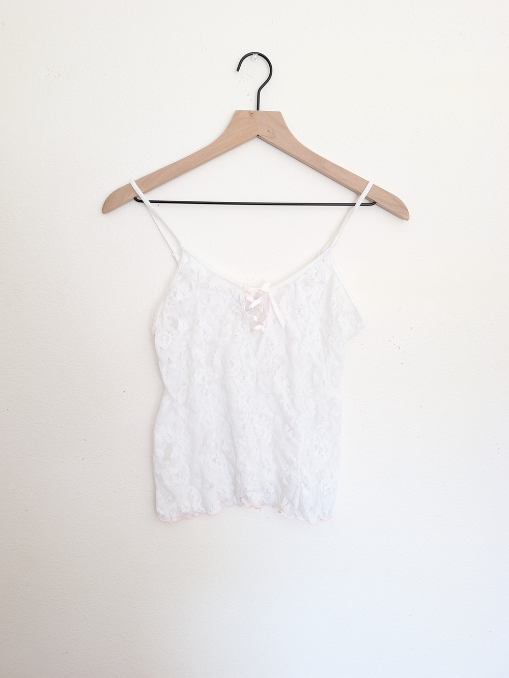 Maidenform White Lace Camisole with Delicate Bow